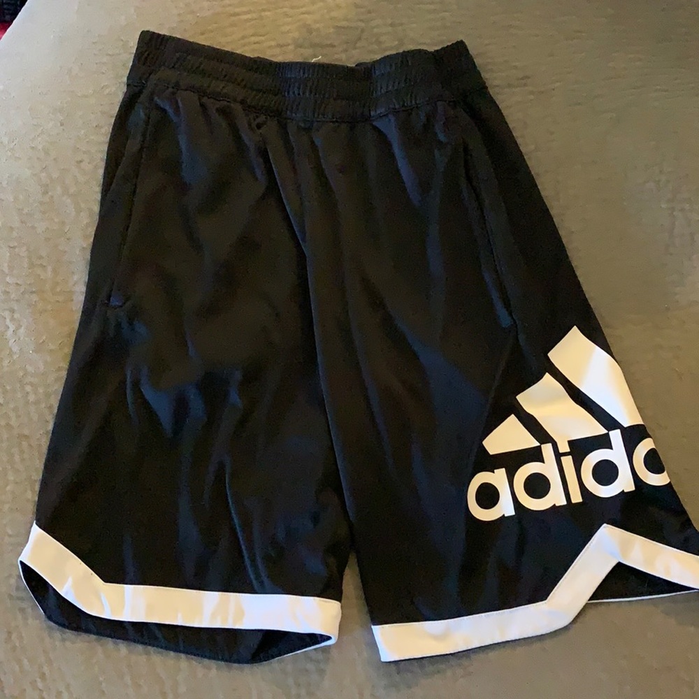 Men’s Addidas shorts S